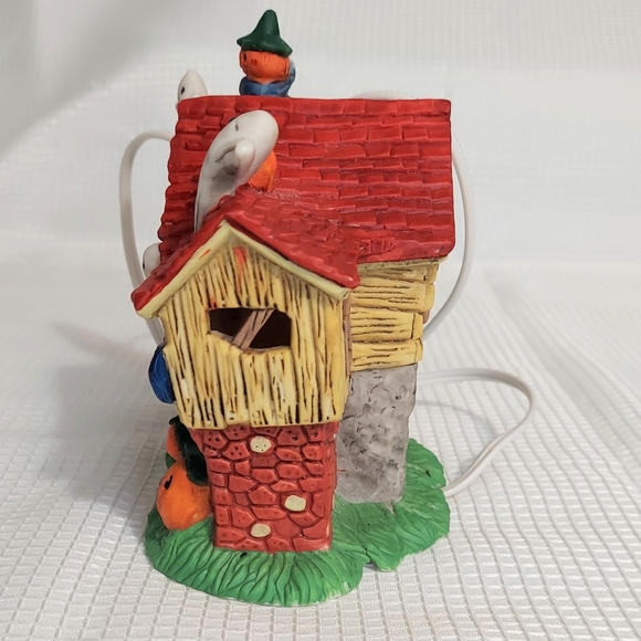 Halloween Spooky Hollow Small Lighted Porcelain House Haunted Ghosts 1997 - Picture 6 of 11